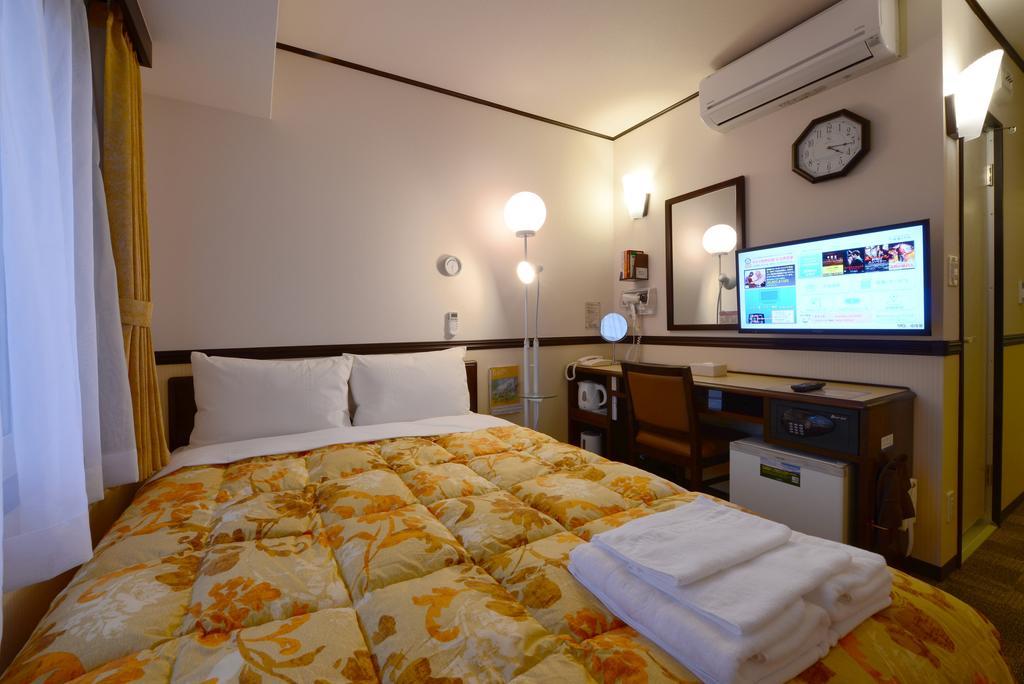 Toyoko Inn Kobe Sannomiya-Eki Higashi Exterior foto