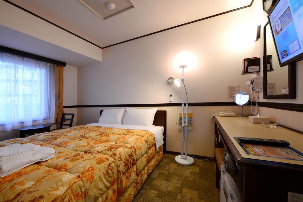 Toyoko Inn Kobe Sannomiya-Eki Higashi Exterior foto