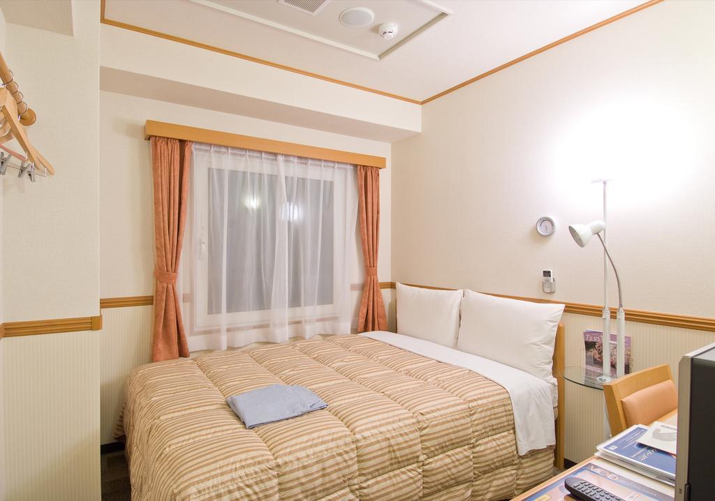 Toyoko Inn Kobe Sannomiya-Eki Higashi Exterior foto